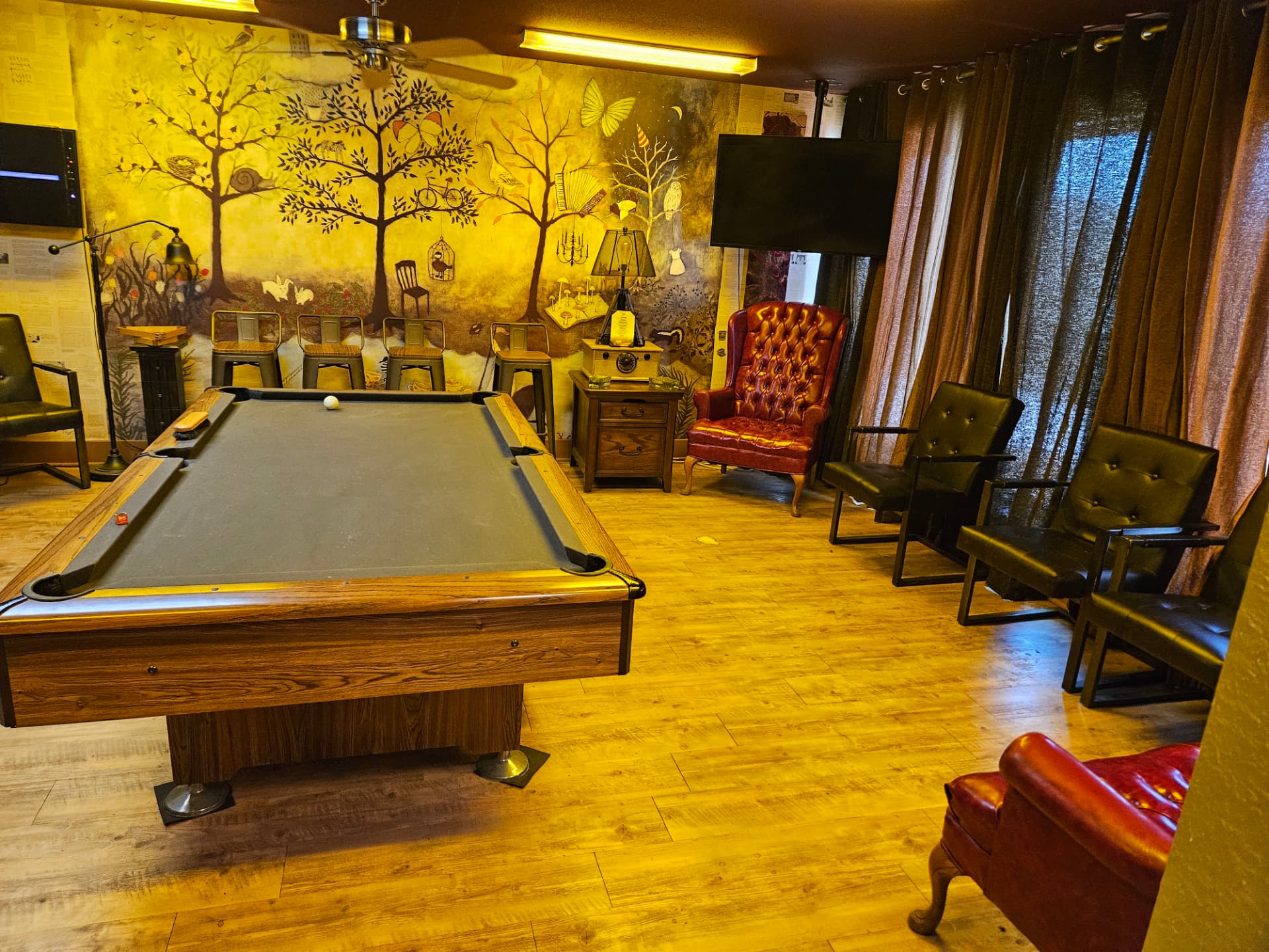 Pool table and lounge seating at RNA Tavern